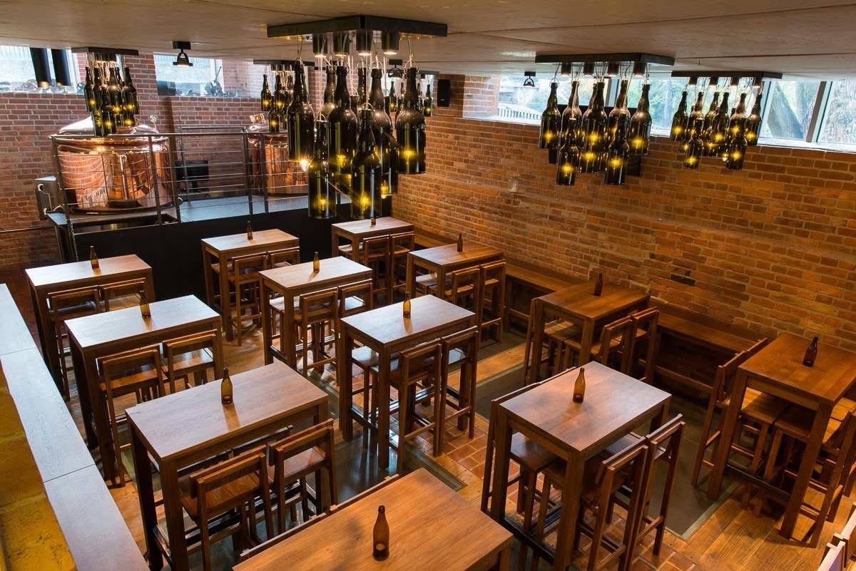 Ręcznie wykonane stóły