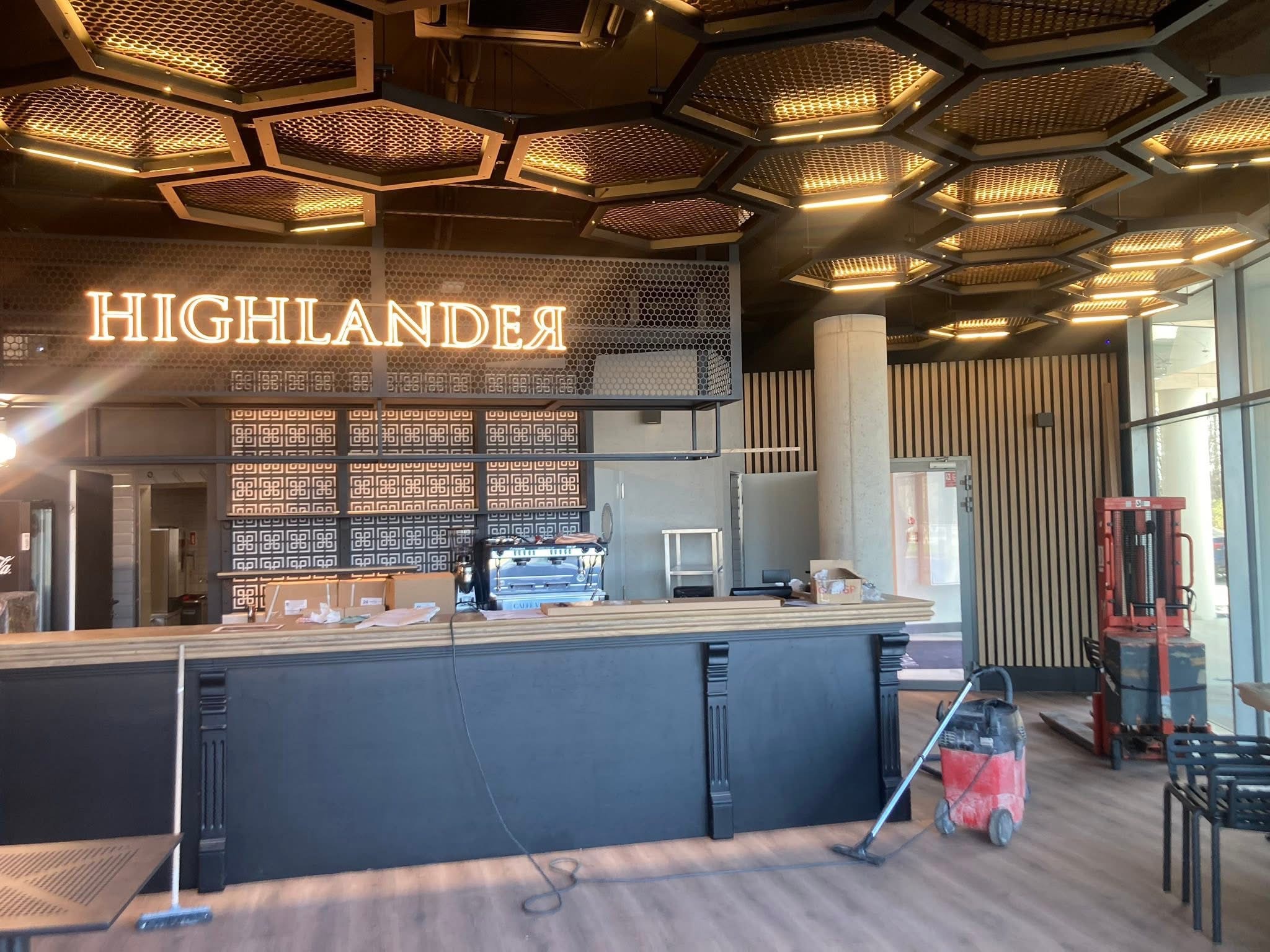 Lada recepcyjna z drewna